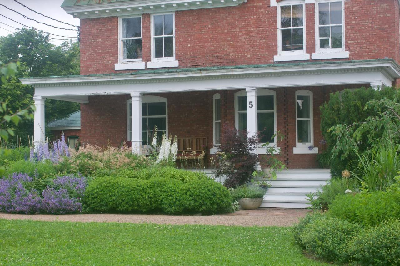 Napier House Campbellton Exterior foto